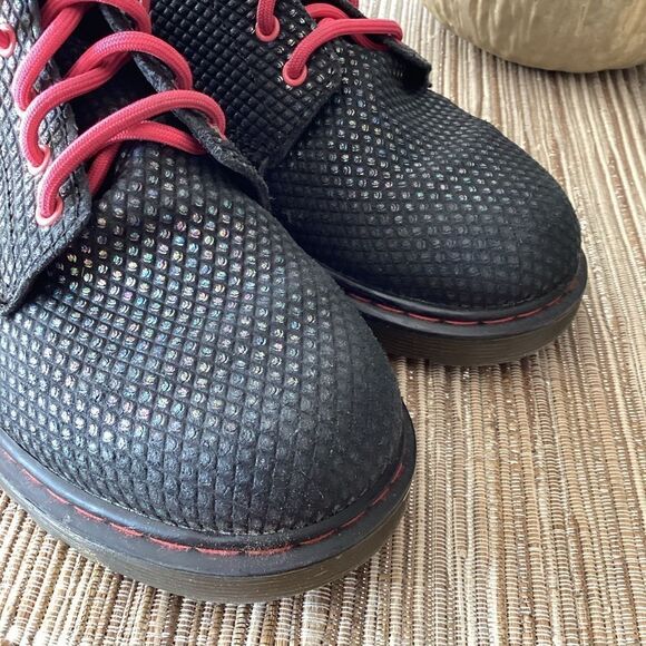 Dr. Martens Delaney Black Lace Up 90s Boots w/Metallic Rainbow Accents (Size: 5) - Picture 11 of 13